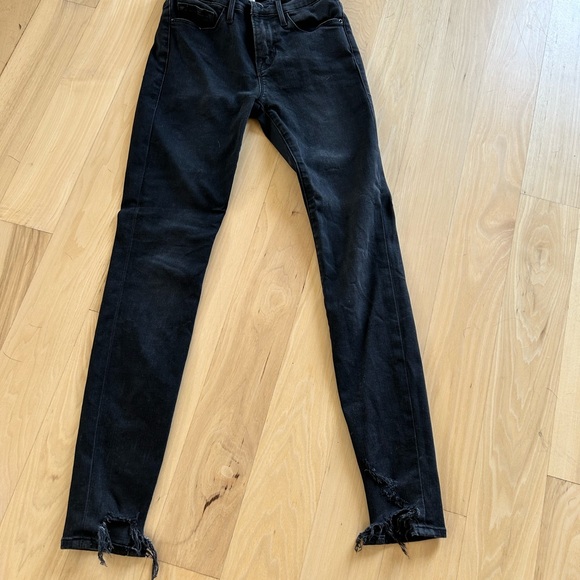 FRAME black skinny Jean with destroyed hemline - Picture 2 of 2